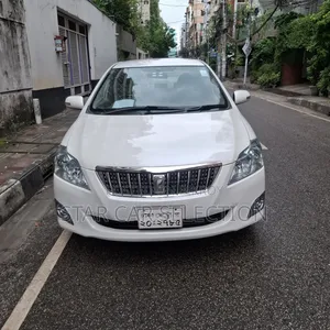 টয়োটা প্রিমিও ২০১২ পার্ল