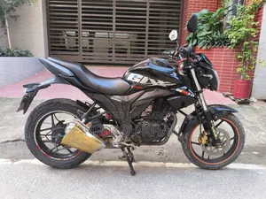 সুজুকি গিক্সার ২০২২ কালো