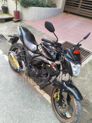 সুজুকি গিক্সার ২০২২ কালো