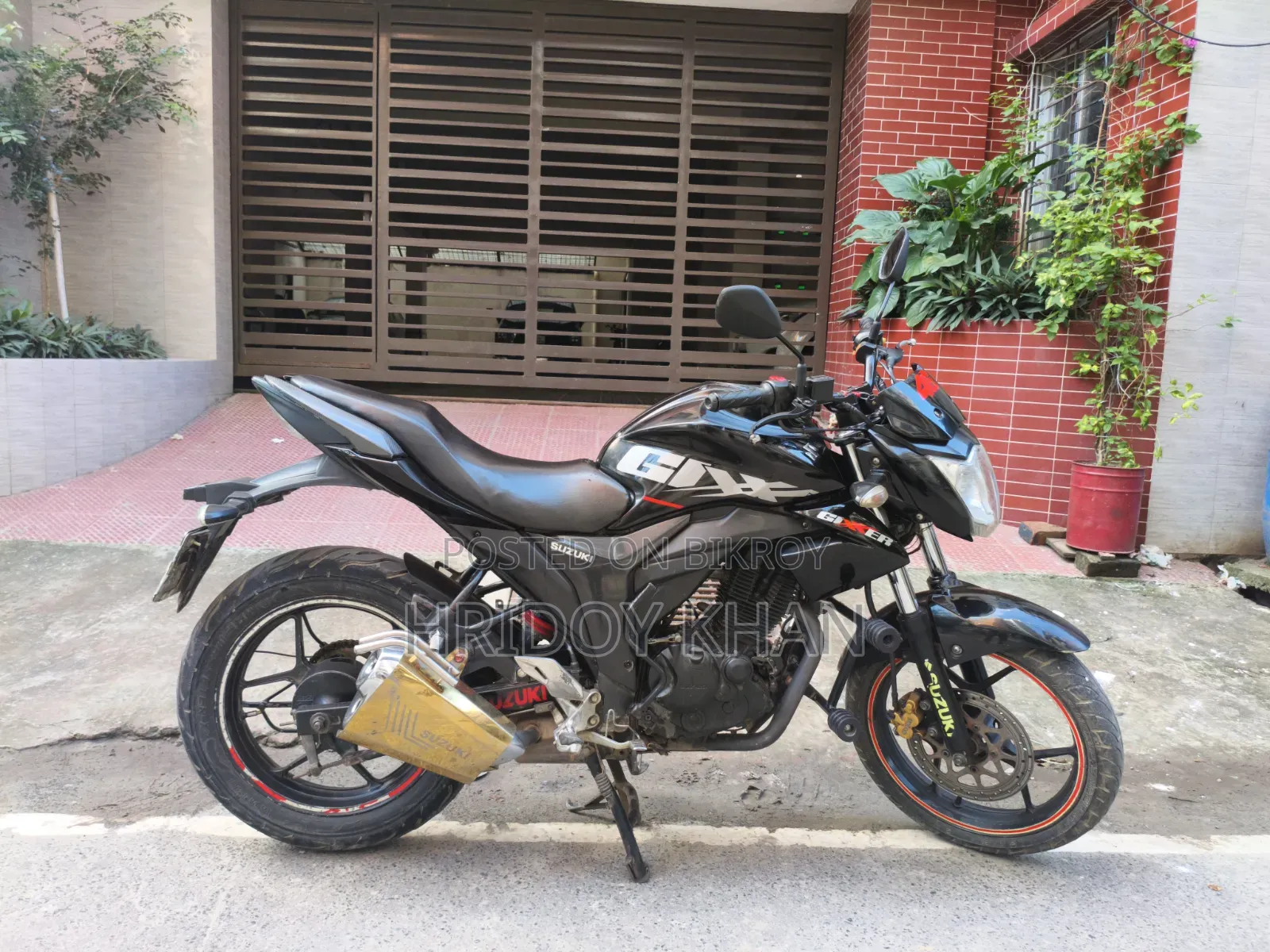 সুজুকি গিক্সার ২০২২ কালো