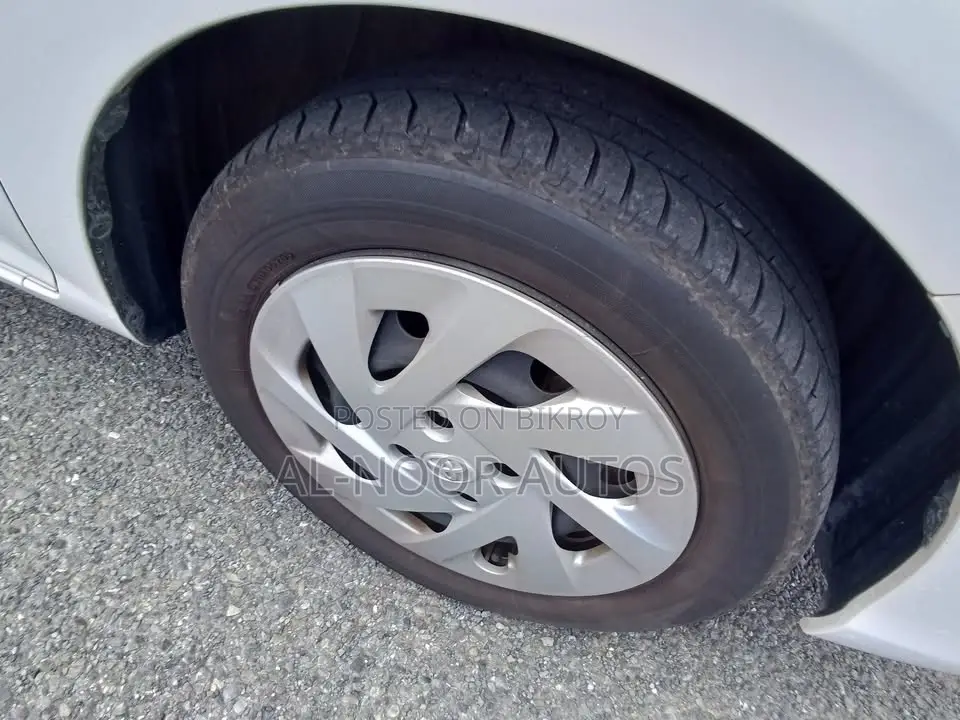 টয়োটা এক্সিও ২০২১ সাদা