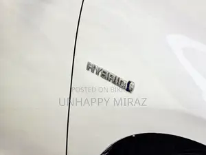 টয়োটা অ্যাকোয়া ২০১৫ সাদা