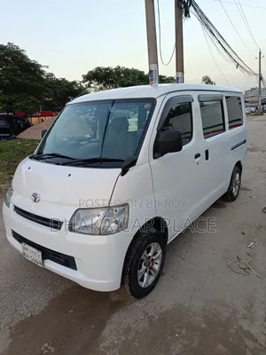 Toyota Noah 2011 White