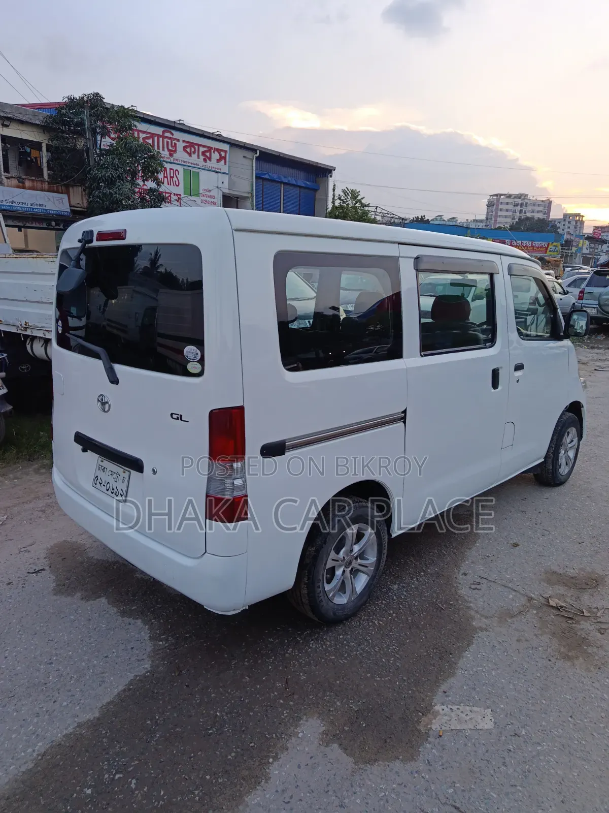 Toyota Noah 2011 White