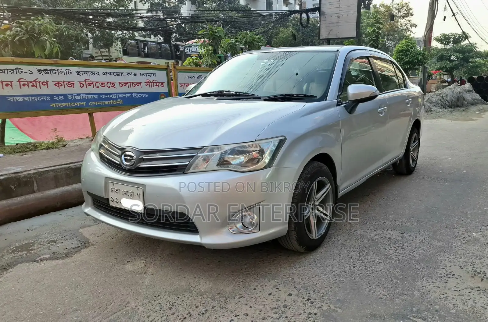 টয়োটা অ্যাক্সিও ২০১৩ রূপালী