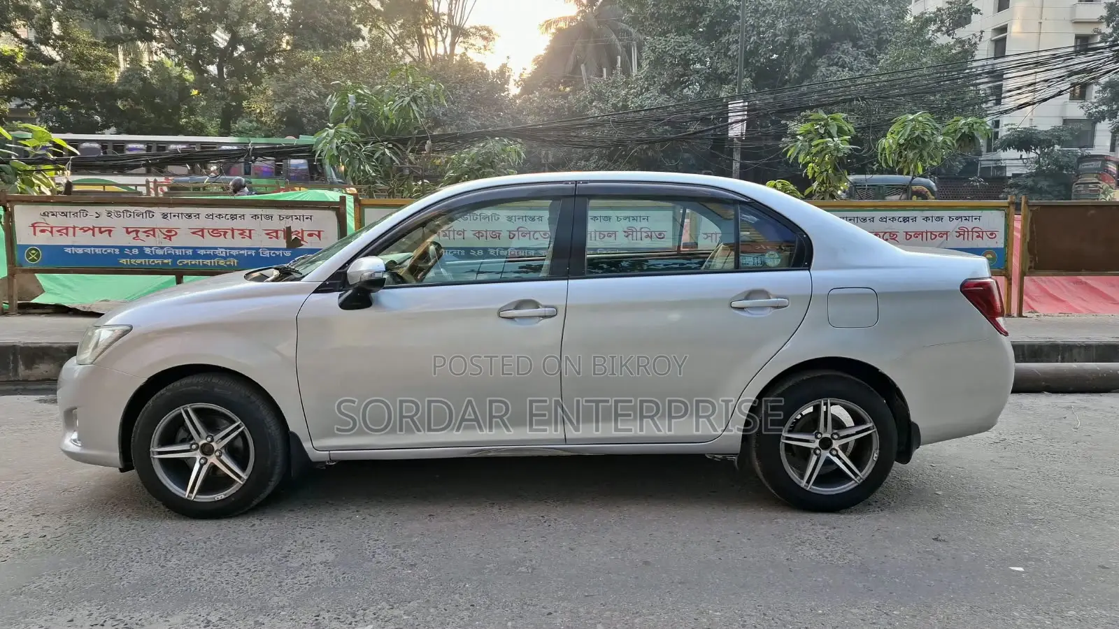 টয়োটা অ্যাক্সিও ২০১৩ রূপালী