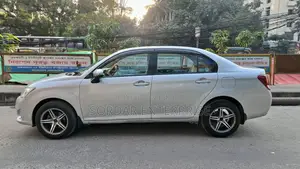 টয়োটা অ্যাক্সিও ২০১৩ রূপালী