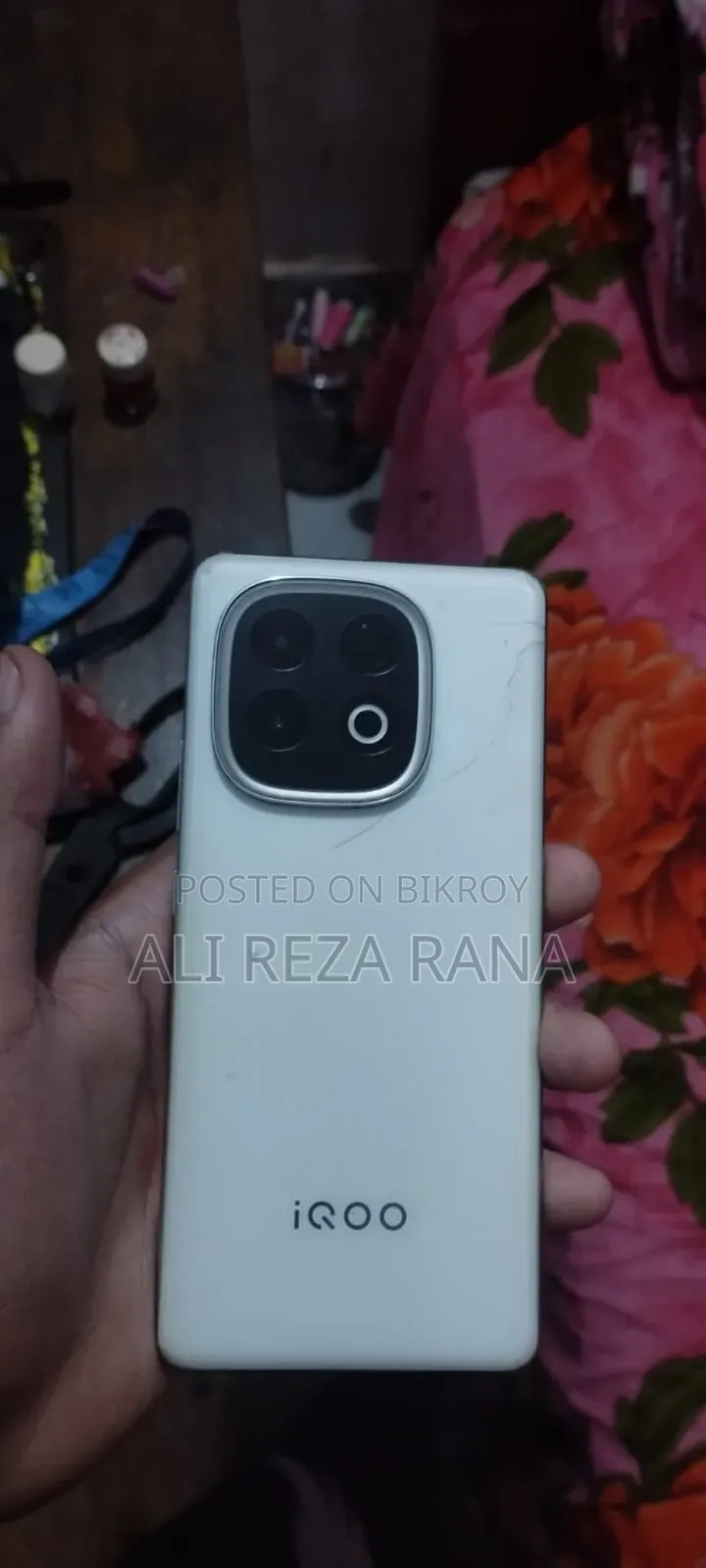 iQOO 256 GB White
