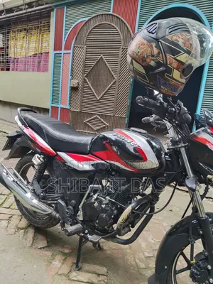 বাজাজ ডিসকভার ১২৫ ২০২২ ব্ল্যাক