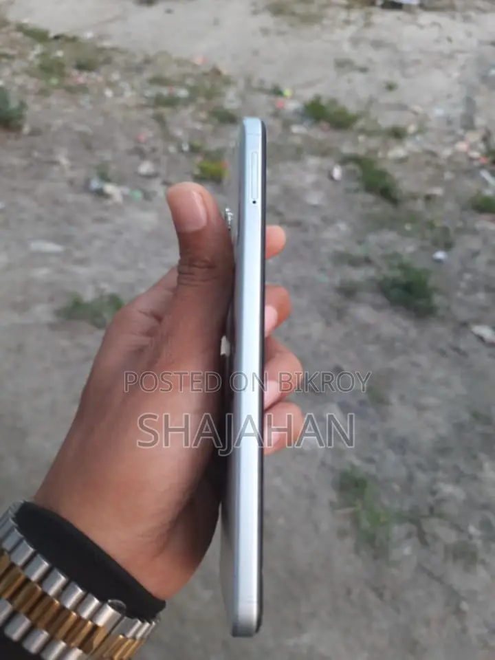 Tecno Spark 40 256 GB Silver