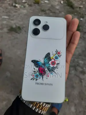 Tecno Spark 40 256 GB Silver