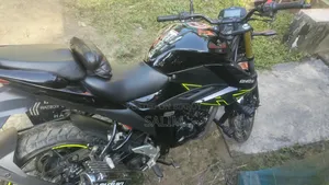 সুজুকি জিক্সার ২০২৫ ব্ল্যাক