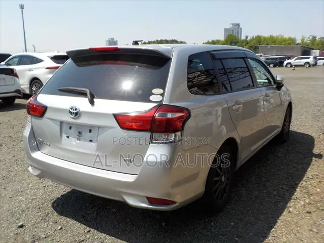Toyota Corolla Fielder 1.5 Hybrid FWD 2021 Silver