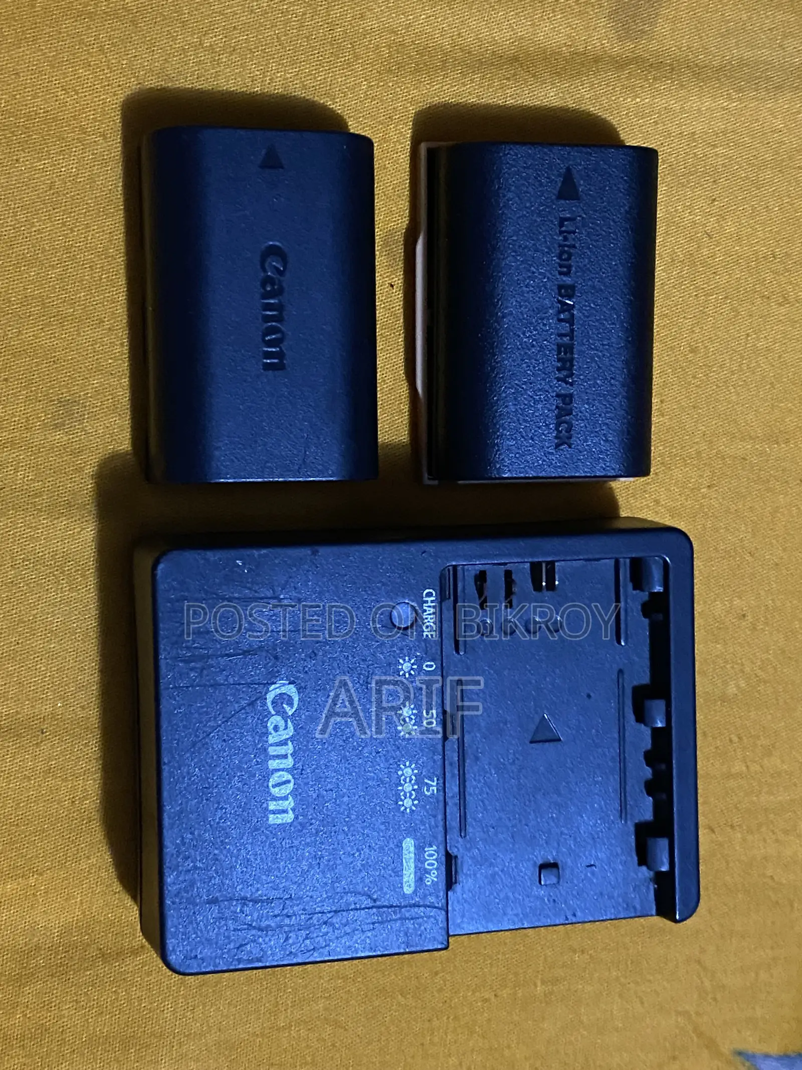 চার্জার এবং ক্যাবল সহ ক্যামেরা ব্যাটারি