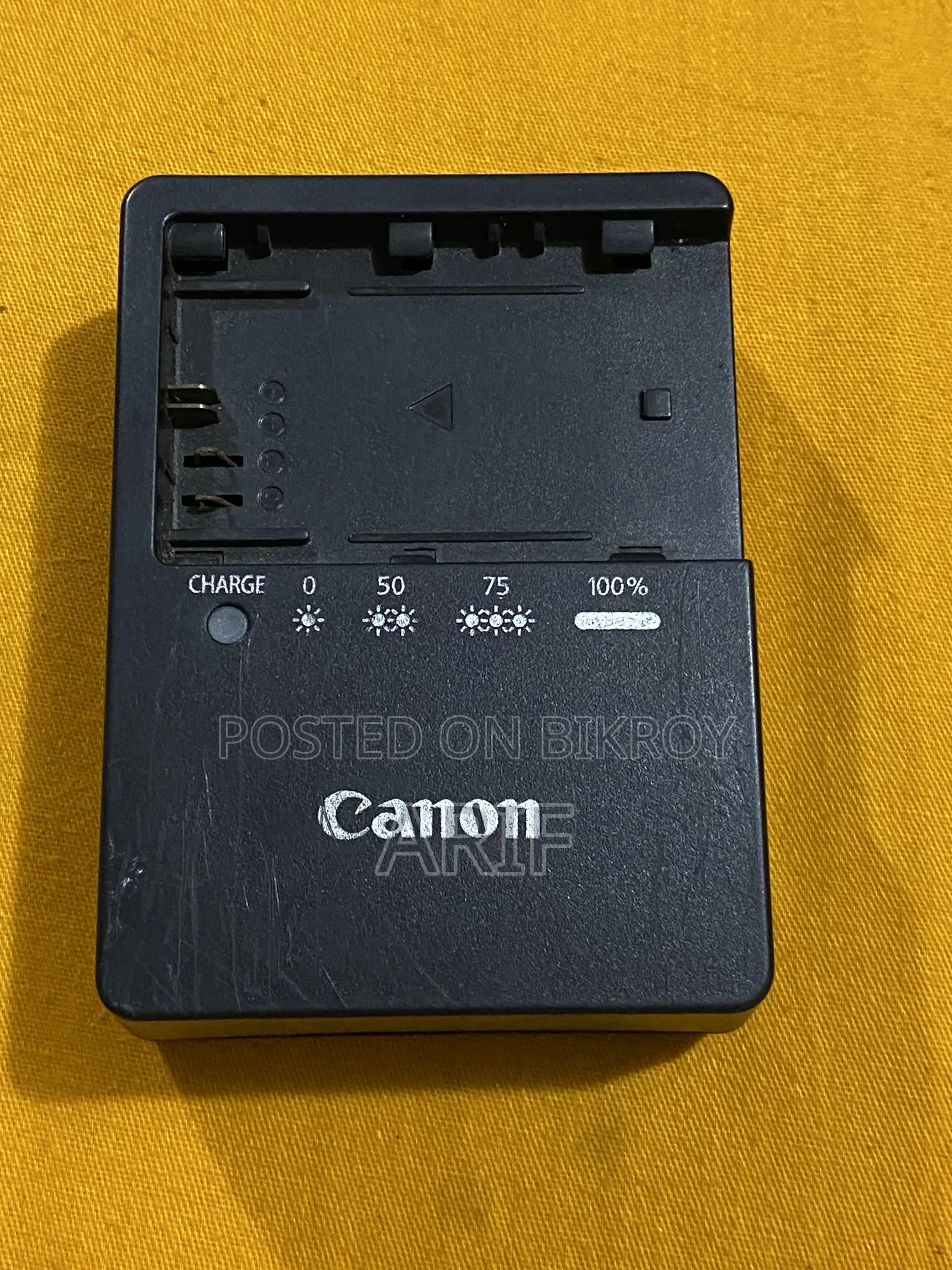 চার্জার এবং ক্যাবল সহ ক্যামেরা ব্যাটারি