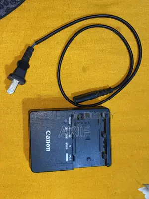 চার্জার এবং ক্যাবল সহ ক্যামেরা ব্যাটারি