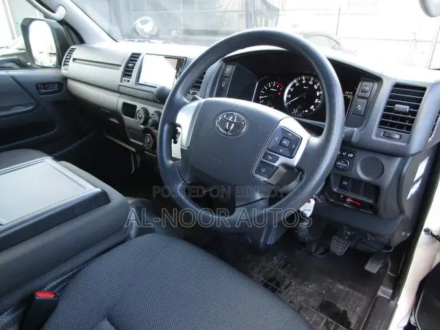 Toyota HiAce 2021 White