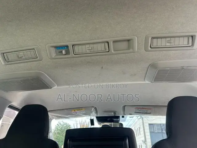Toyota HiAce 2021 White