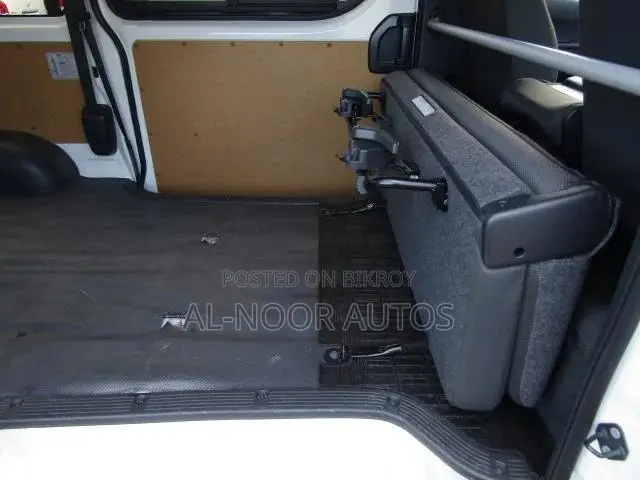 Toyota HiAce 2021 White