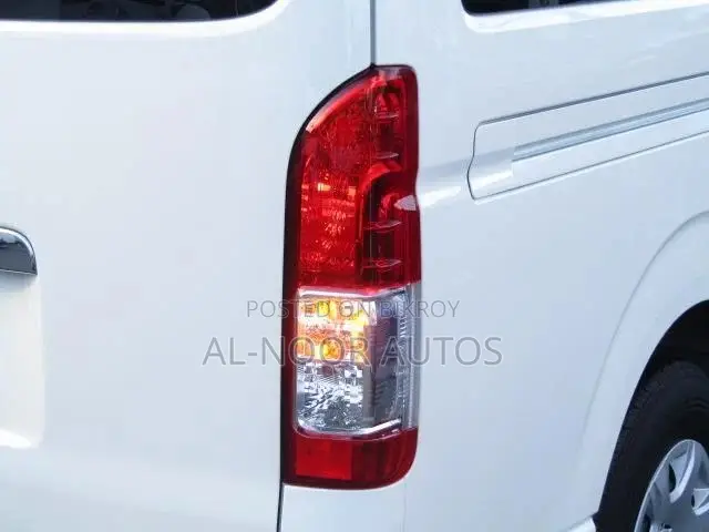 Toyota HiAce 2021 White