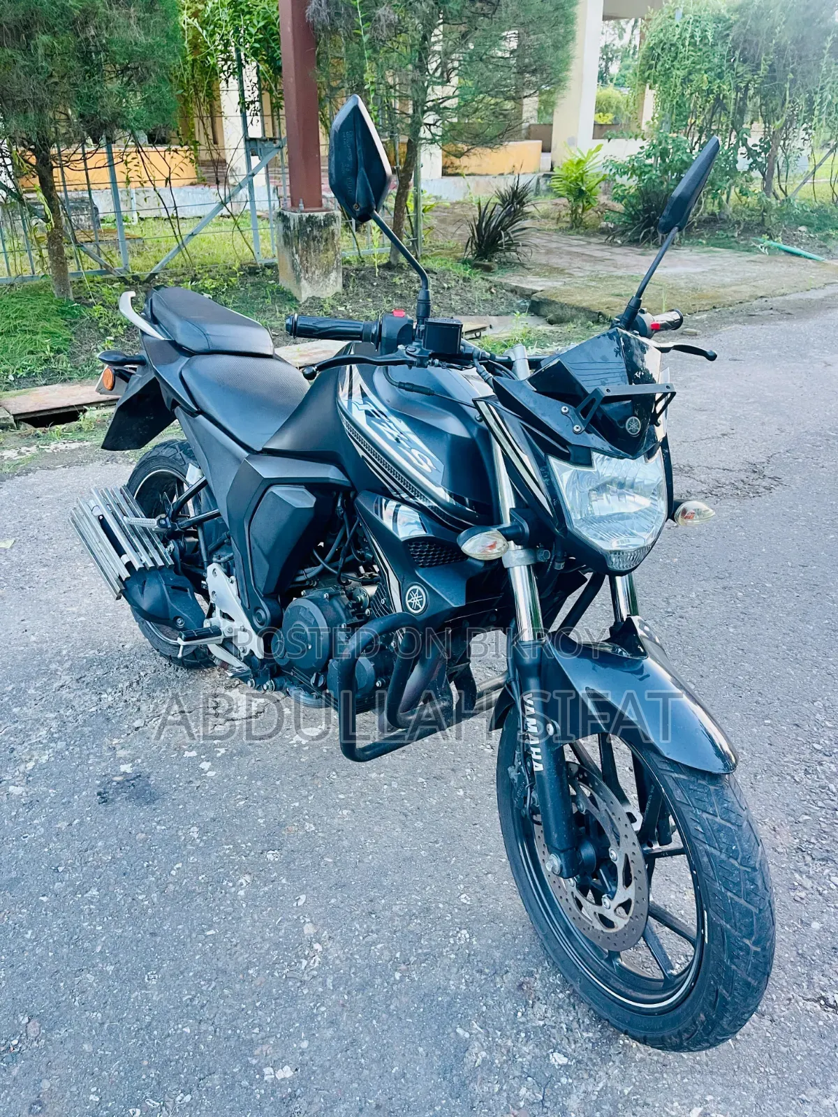 ইয়ামাহা এফজেডএস ভি২ ২০২২ কালো