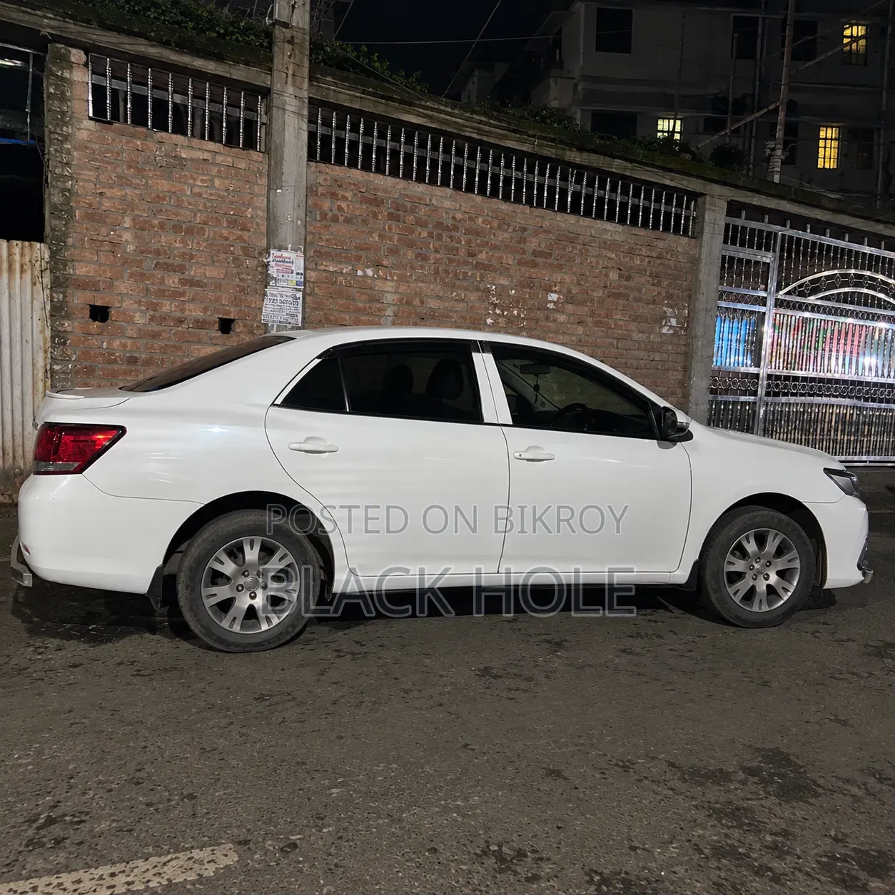 টয়োটা অ্যালিয়ন ২০১২ সাদা