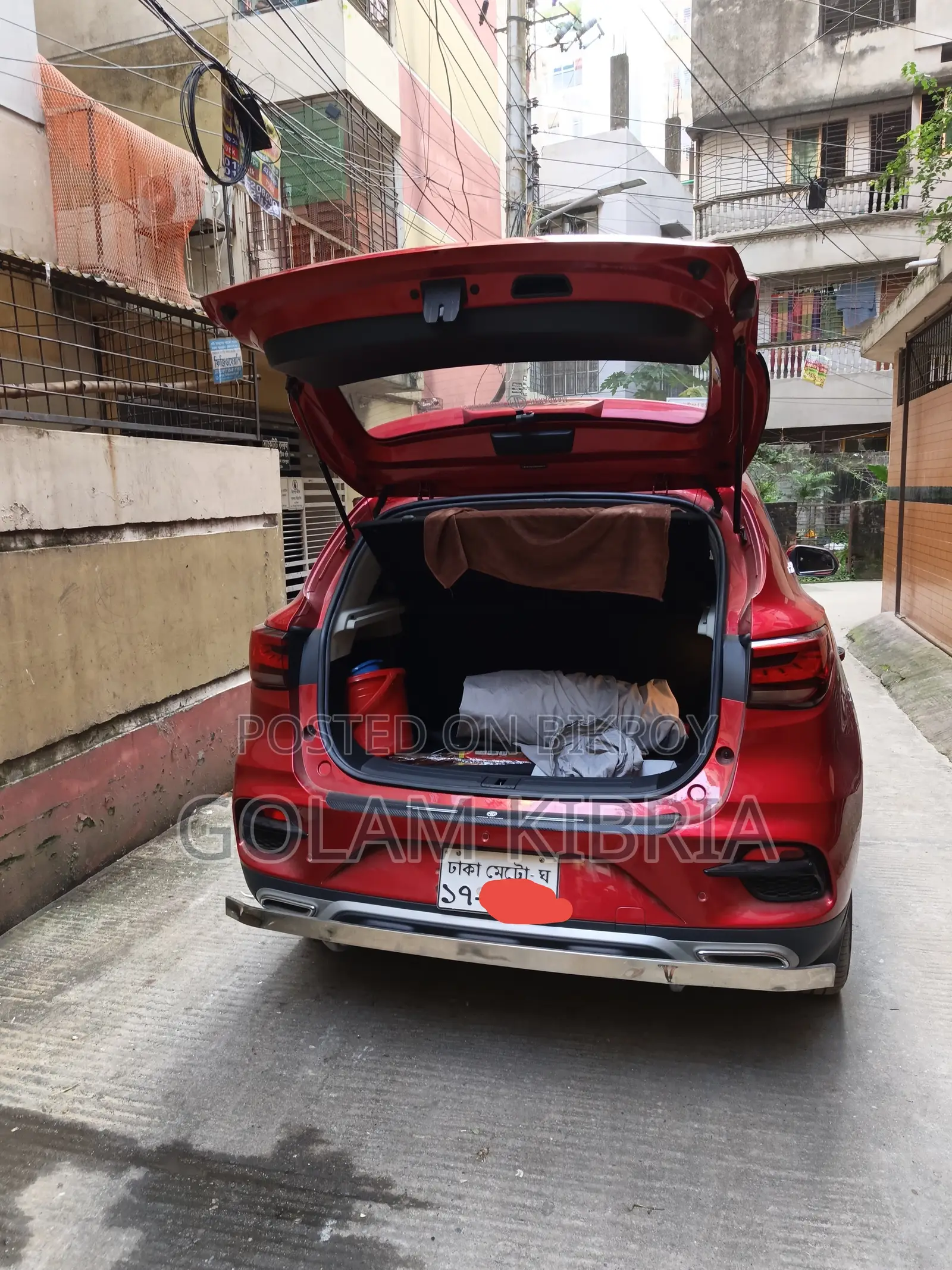 এমজি জেডএস ২০২২ লাল