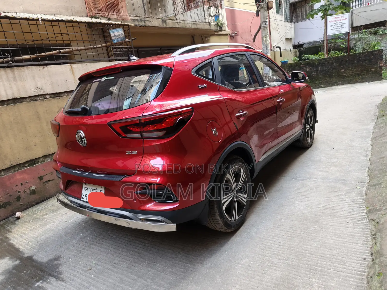 এমজি জেডএস ২০২২ লাল