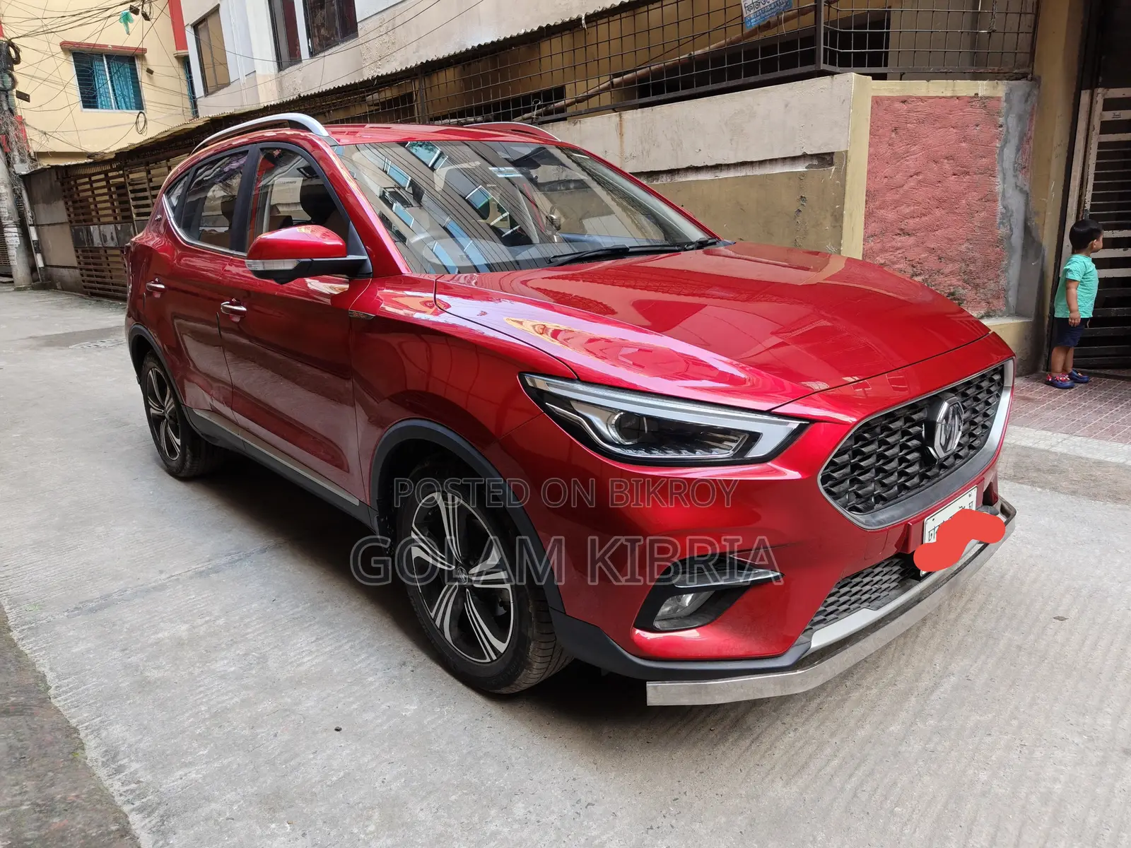 এমজি জেডএস ২০২২ লাল