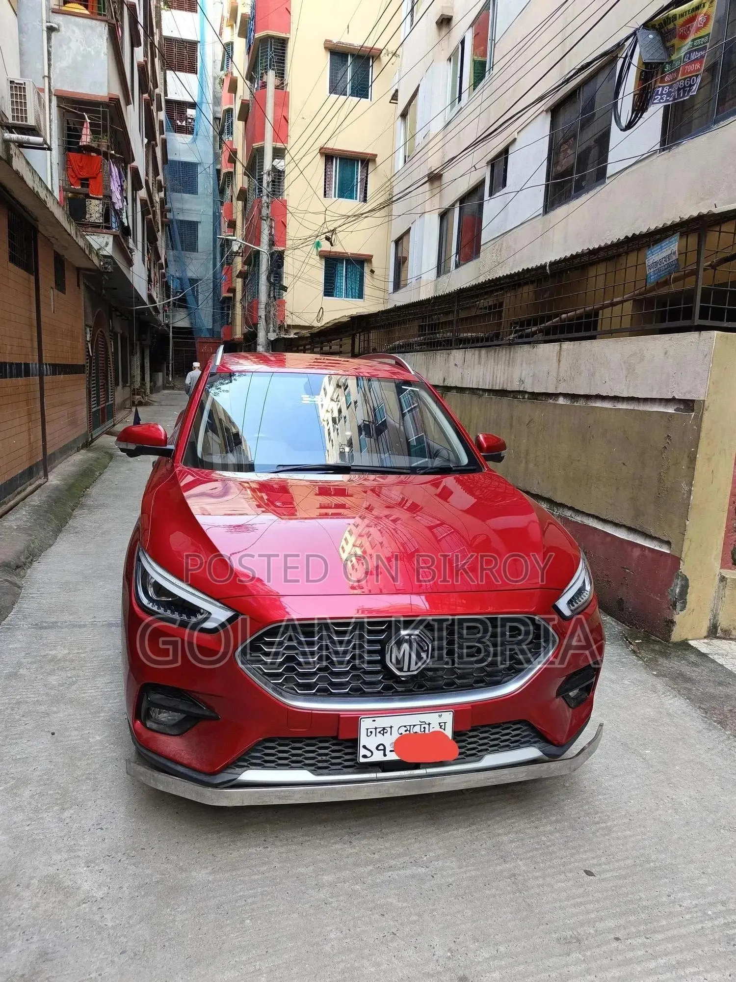 এমজি জেডএস ২০২২ লাল