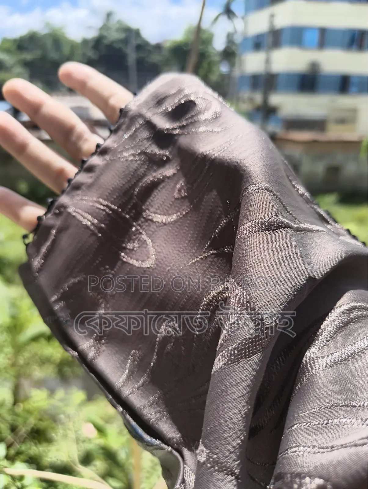 এলেগ্যান্ট ব্রোঞ্জ পেইসলি বোরকা