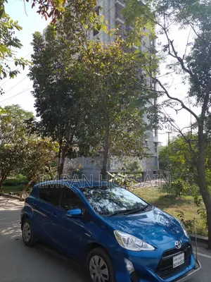 টয়োটা অ্যাকুয়া ২০১৬ নীল