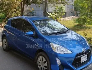 টয়োটা অ্যাকুয়া ২০১৬ নীল