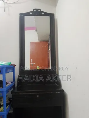 ড্রেসিং টেবিল