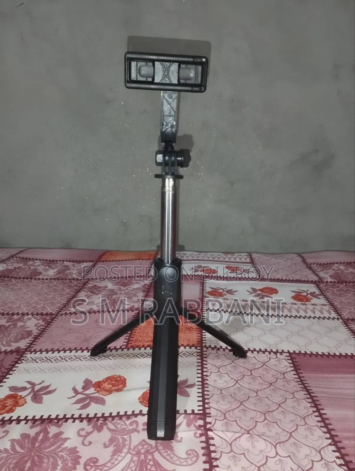 Q07 Bluetooth Integrated Selfie Stick and Remote Control With Tripod