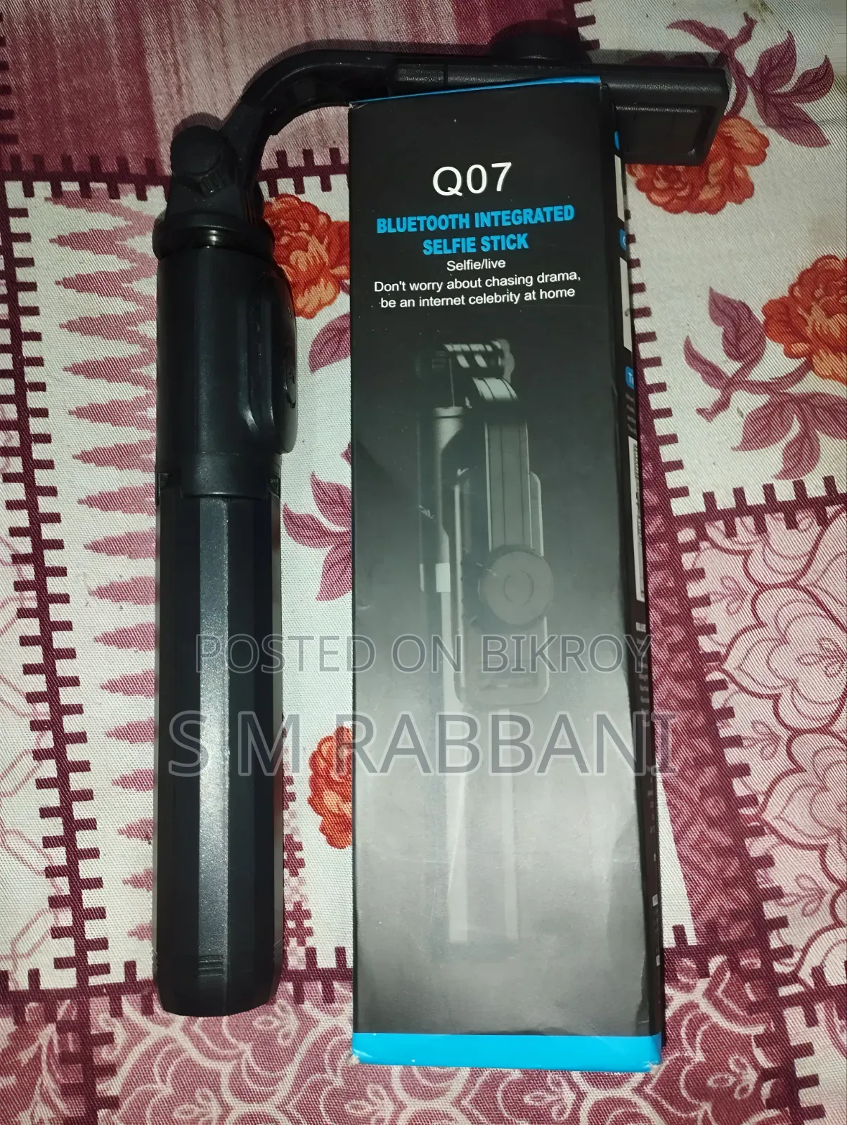 Q07 Bluetooth Integrated Selfie Stick and Remote Control With Tripod