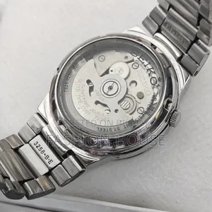 Seiko 5 Automatic 21 Jewels – Full Lume Dial