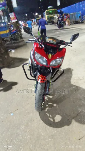 ইয়ামাহা ফেজার ভি২ ২০১৭ লাল