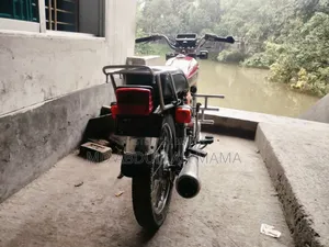 হোন্ডা ২০০৪ লাল