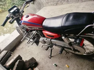 হোন্ডা ২০০৪ লাল