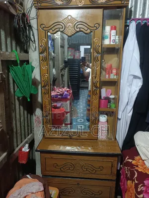 ডেসিং টেবিল