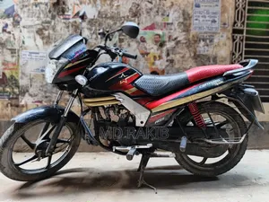 মাহিন্দ্রা সেঞ্চুরো ২০১৮ কালো