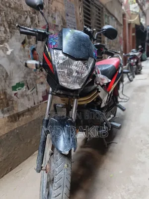 মাহিন্দ্রা সেঞ্চুরো ২০১৮ কালো