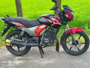 টিভিএস স্ট্রাইকার ১২৫ ২০১৯ লাল