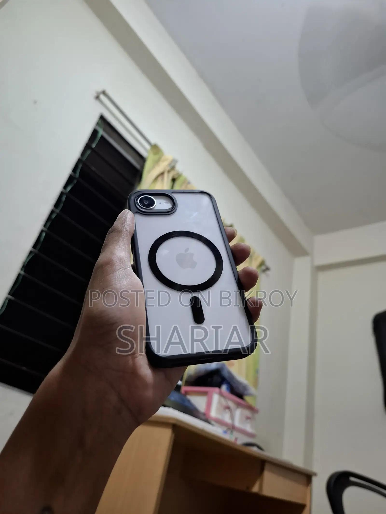 অ্যাপল আইফোন ১৬ই ১২৮ জিবি হোয়াইট