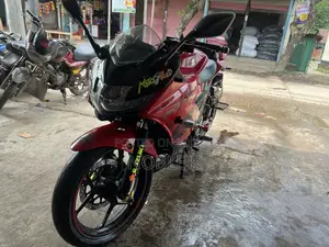সুজুকি জিক্সার এসএফ ২০২৩ লাল
