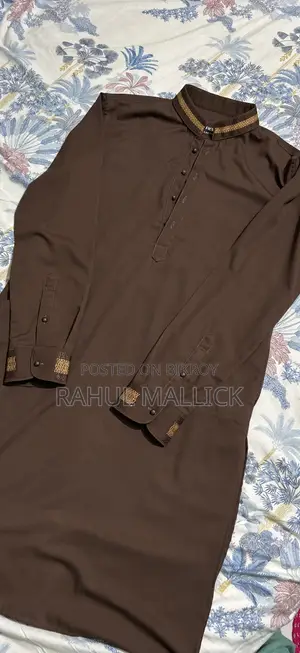 স্টাইলিশ পুরুষের পাঞ্জাবি