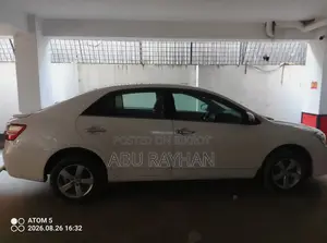 টয়োটা প্রমিও ২০১০ পার্ল হোয়াইট