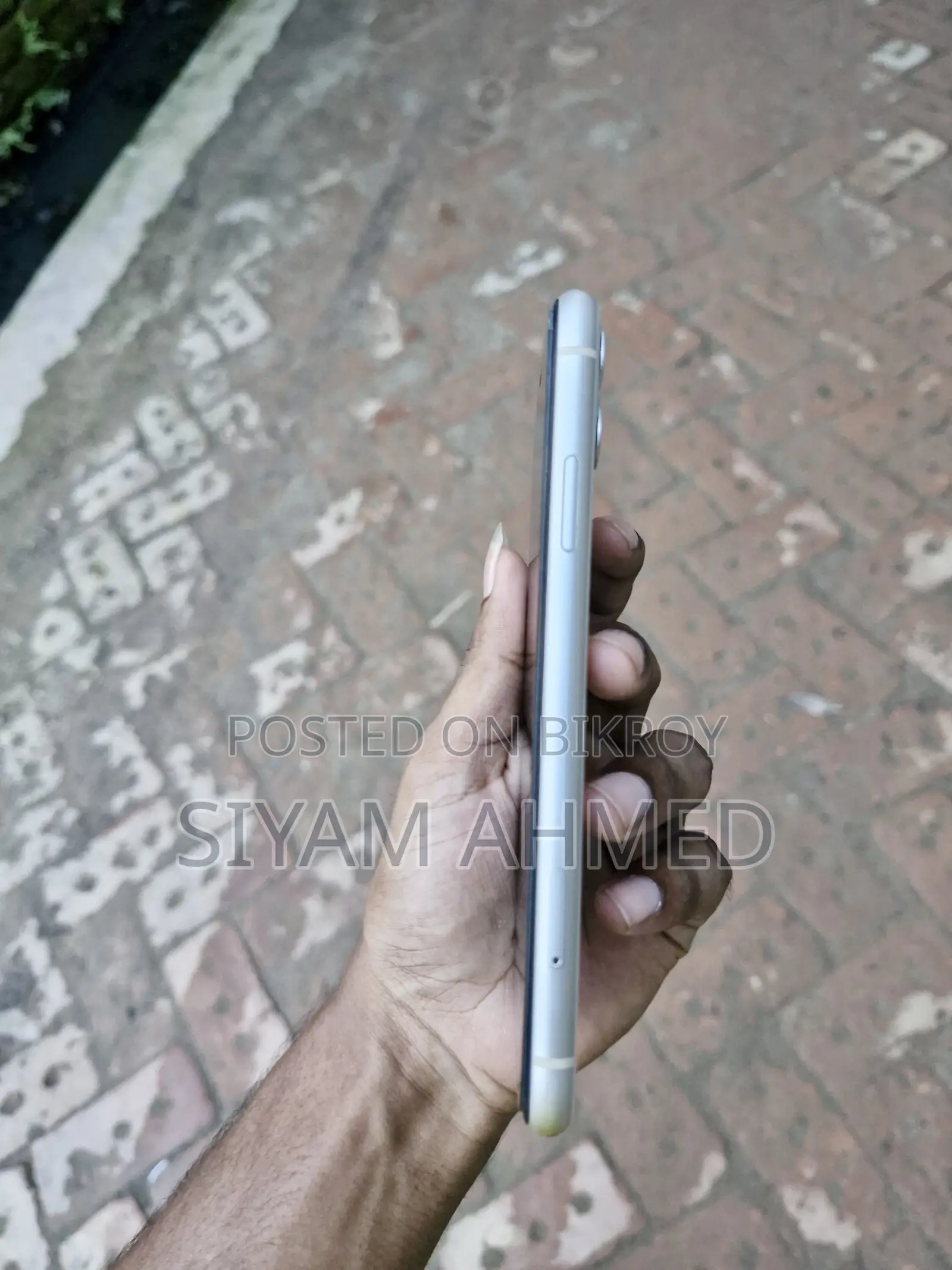 অ্যাপল আইফোন ১১ ১২৮ জিবি হোয়াইট