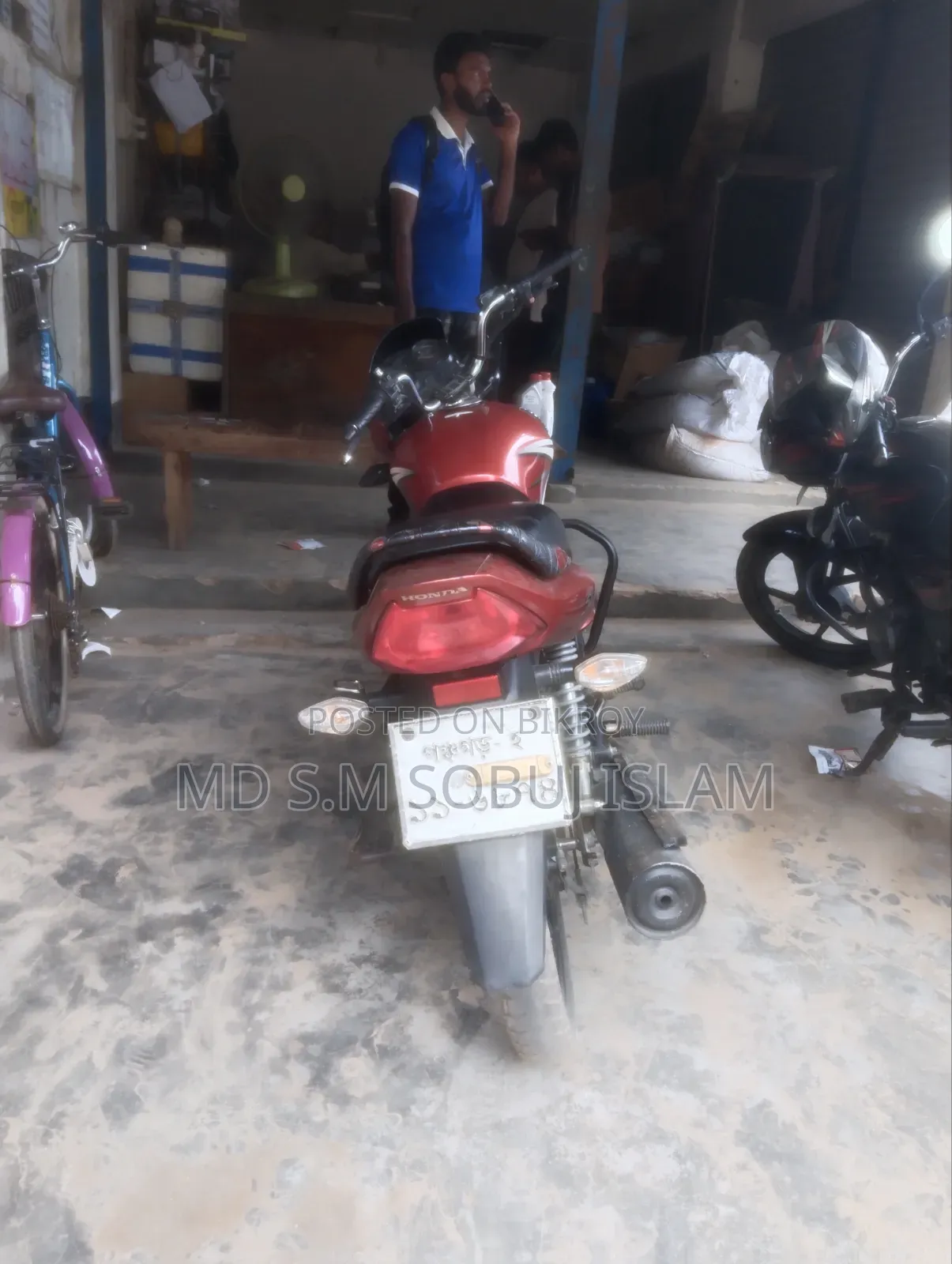 হোন্ডা সিবি ২০১৬ লাল
